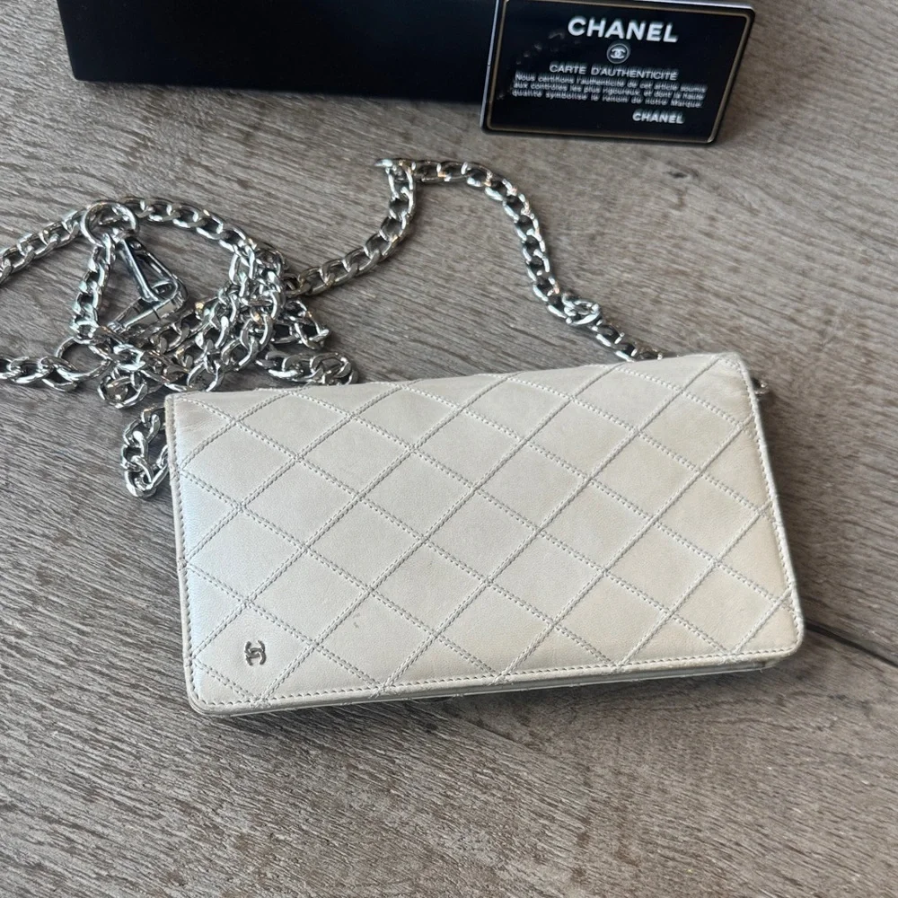 CHANEL Quilted Card Case Wallet in Beige Leather with Silver CC